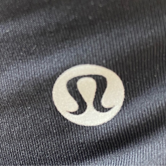 EUC Lululemon Energy Sports Bra Women’s Size 6 Solid Black No Wear or Pilling - Picture 2 of 10